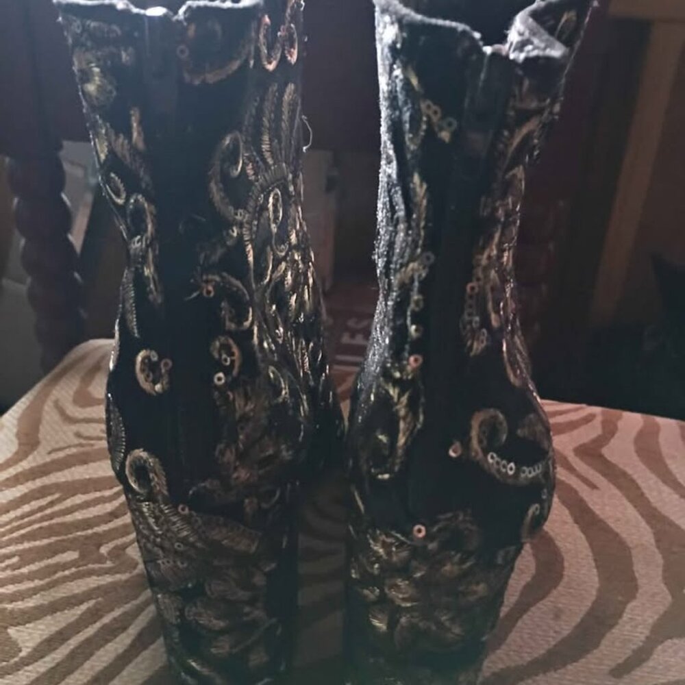 Boots - Picture 3 of 3